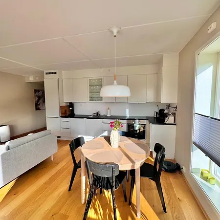 דירה Spacious In With Fireplace, Balcony And Mountain Views טרומסה