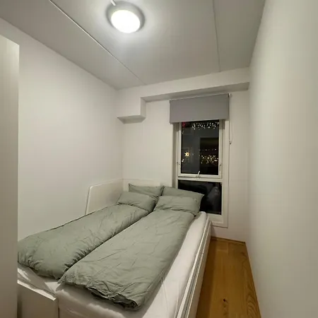 Spacious In With Fireplace, Balcony And Mountain Views דירה