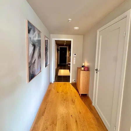 Spacious In With Fireplace, Balcony And Mountain Views דירה *