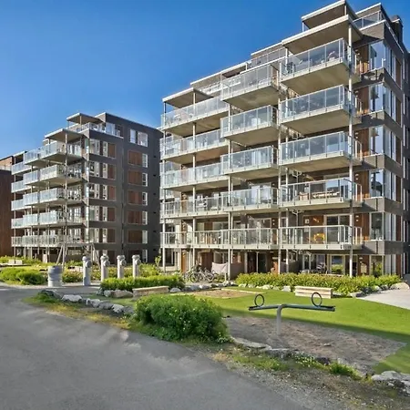 Spacious In With Fireplace, Balcony And Mountain Views דירה